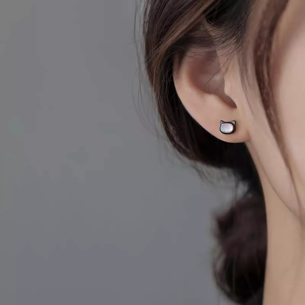 Shell Cute Cat Stud Earrings Black One Size - QandCo - trending